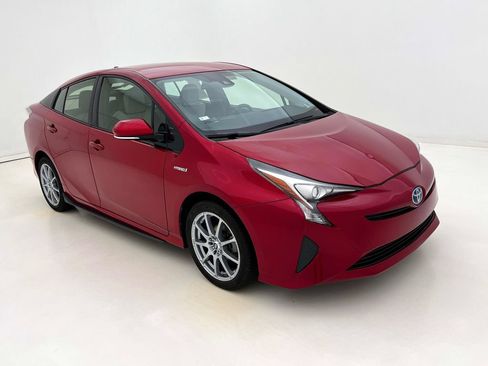 Used 2017 Toyota Prius Three FWD image 2