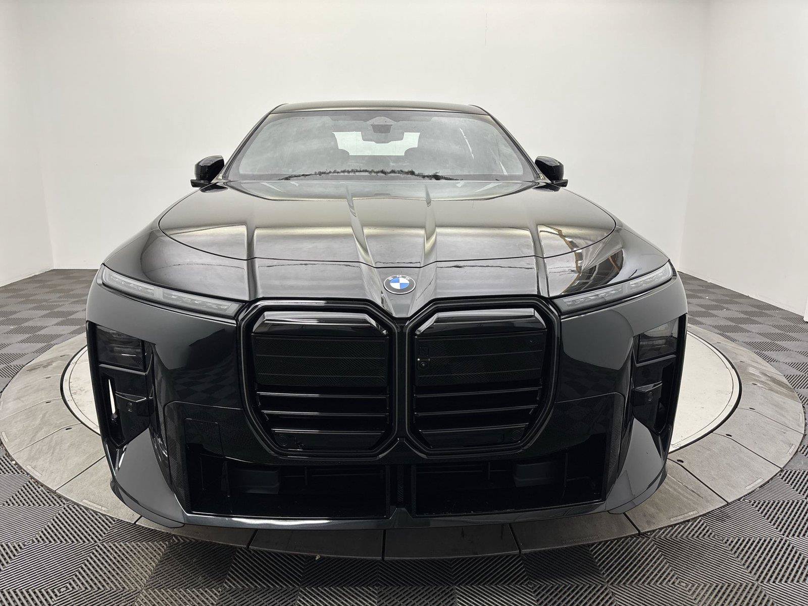 New 2027 BMW 740i w/ Executive Package RWD image 2