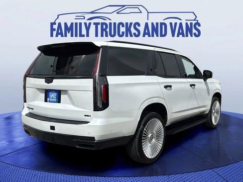 Used 2023 Cadillac Escalade Premium Luxury w/ Performance Package AWD/4WD image 5