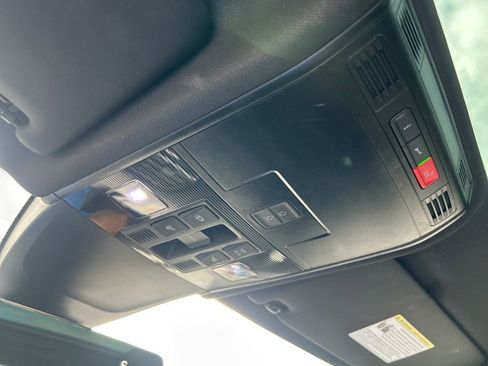 Used 2023 Volkswagen Tiguan SE R-Line image 46