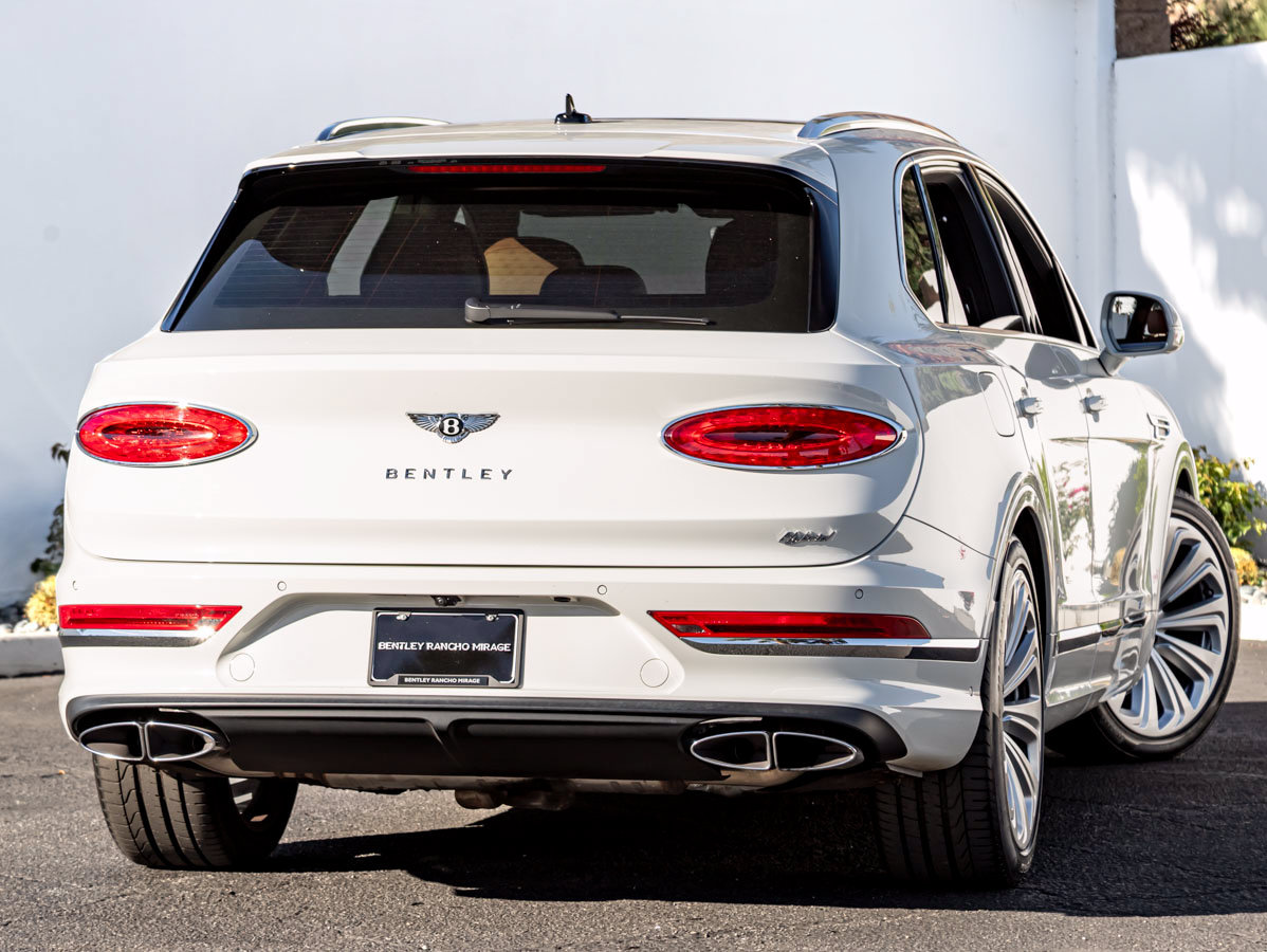 Used 2023 Bentley Bentayga Plug-In Hybrid AWD/4WD image 11