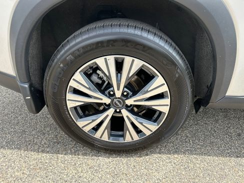 Used 2023 Nissan Rogue SV image 15