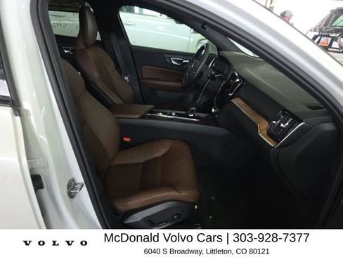 Used 2025 Volvo V60 B5 Cross Country Plus image 8