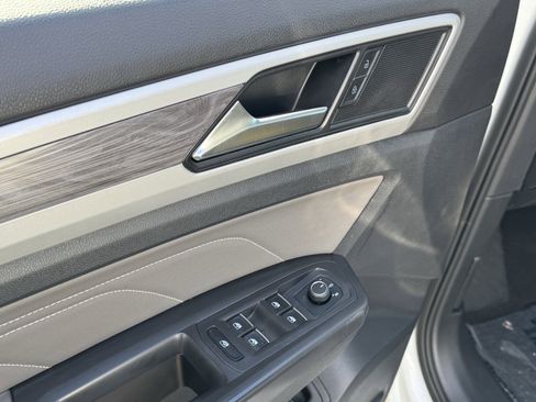 Used 2023 Volkswagen Atlas Cross Sport SE w/ Black Wheel Package image 15