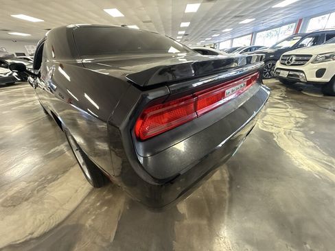 Used 2009 Dodge Challenger R/T RWD image 6