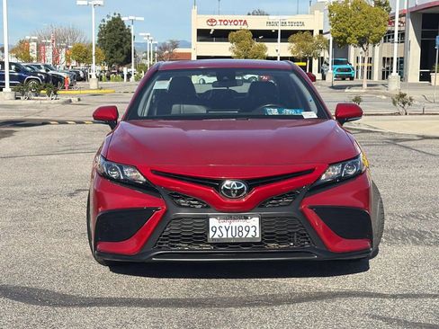 Used 2022 Toyota Camry SE image 2