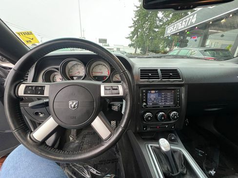 Used 2010 Dodge Challenger R/T image 27