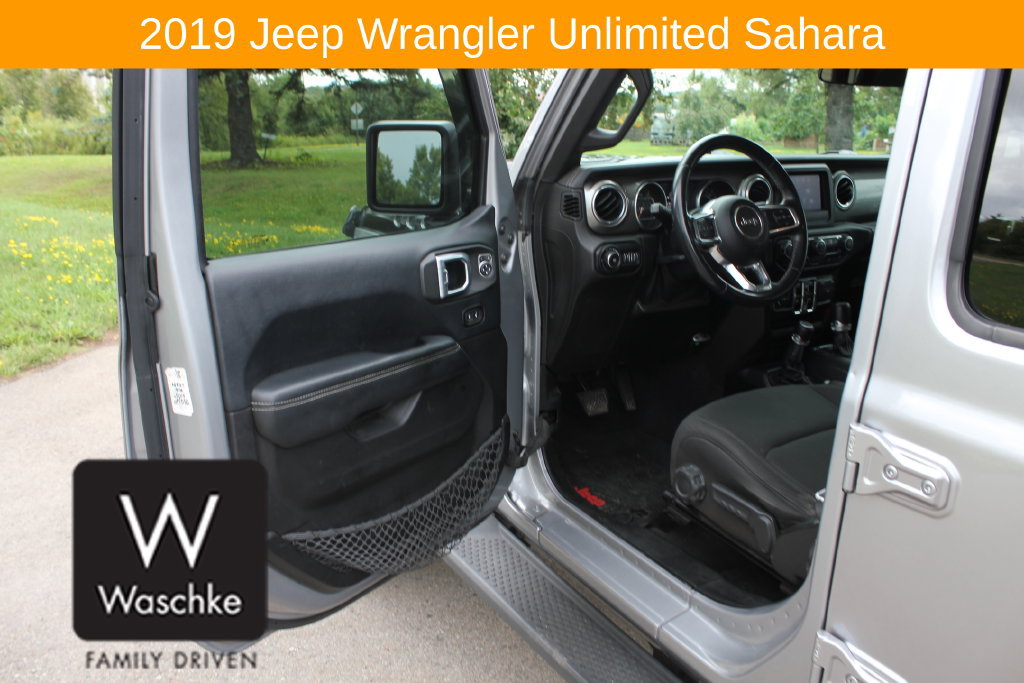 Used 2019 Jeep Wrangler Unlimited Sahara AWD/4WD image 10