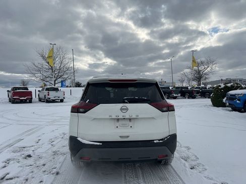 Used 2023 Nissan Rogue S image 4