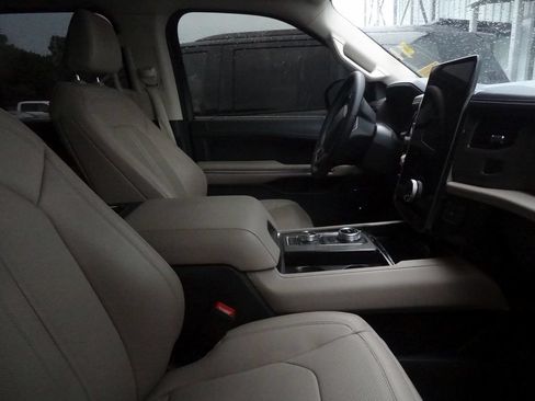 Used 2024 Ford Expedition Max Limited AWD/4WD image 9