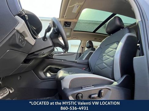 Used 2024 Volkswagen Atlas Peak Edition SEL image 31