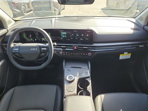 New 2026 Kia Sportage EX image 18