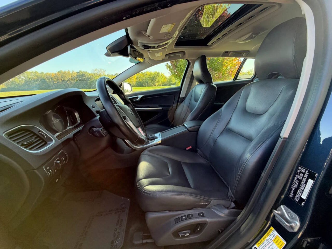 Used 2015 Volvo V60 T5 Premier w/ Convenience Package FWD image 11
