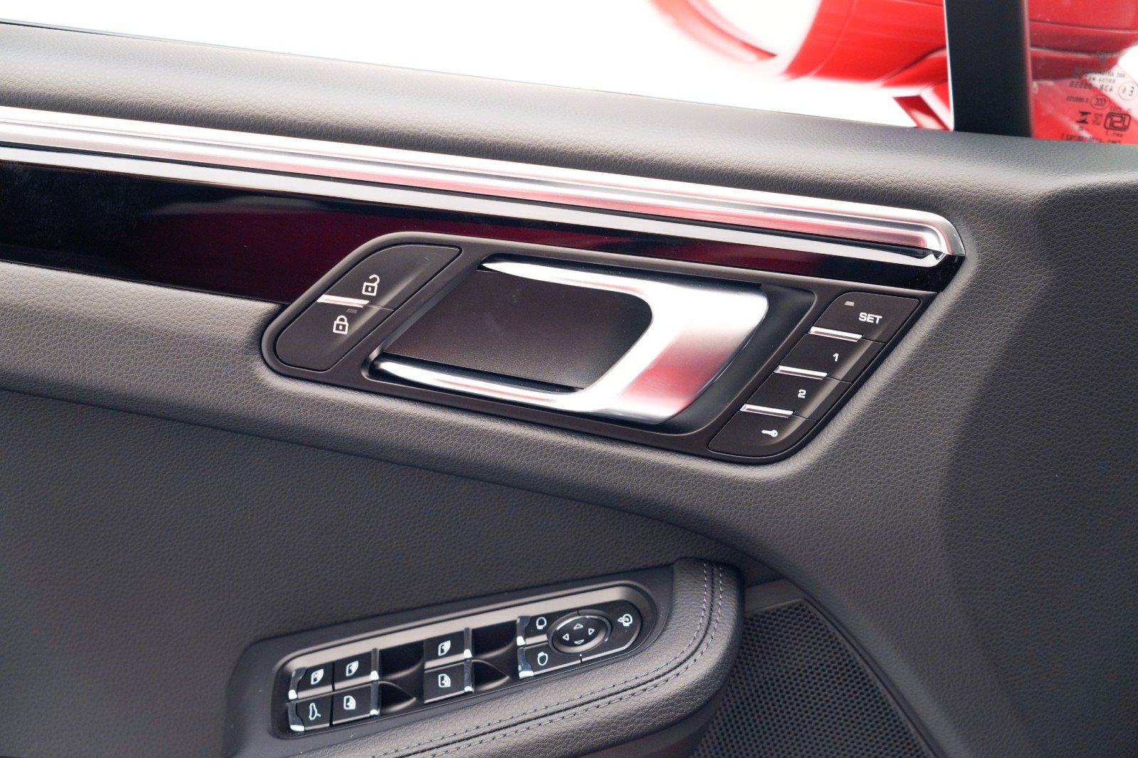 Certified 2026 Porsche Macan AWD/4WD image 24