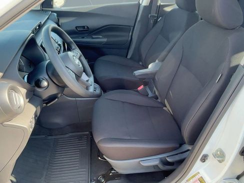 New 2025 Nissan Kicks Play S image 5