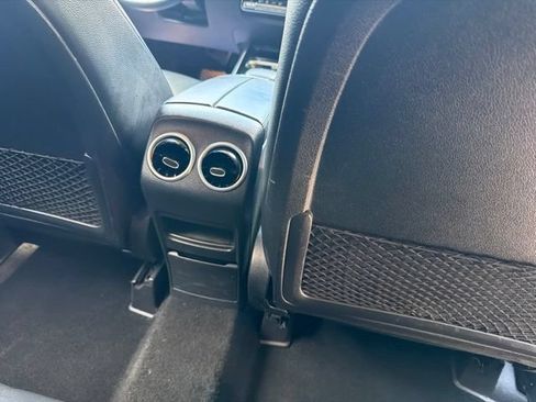Used 2022 Mercedes-Benz GLB 250 4MATIC image 9