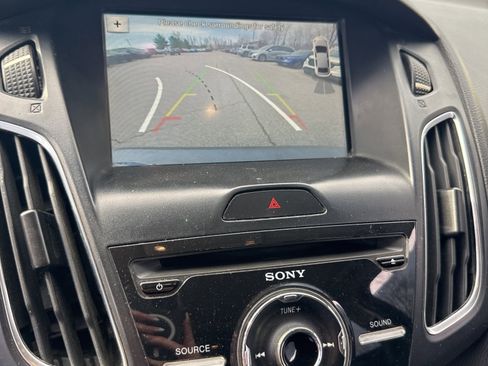 Used 2018 Ford Focus SEL w/ Cold Weather Package image 4