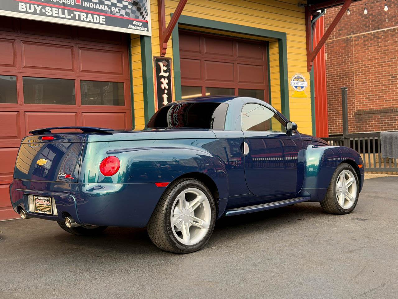 Used 2005 Chevrolet SSR w/ Preferred Equipment Group RWD image 6