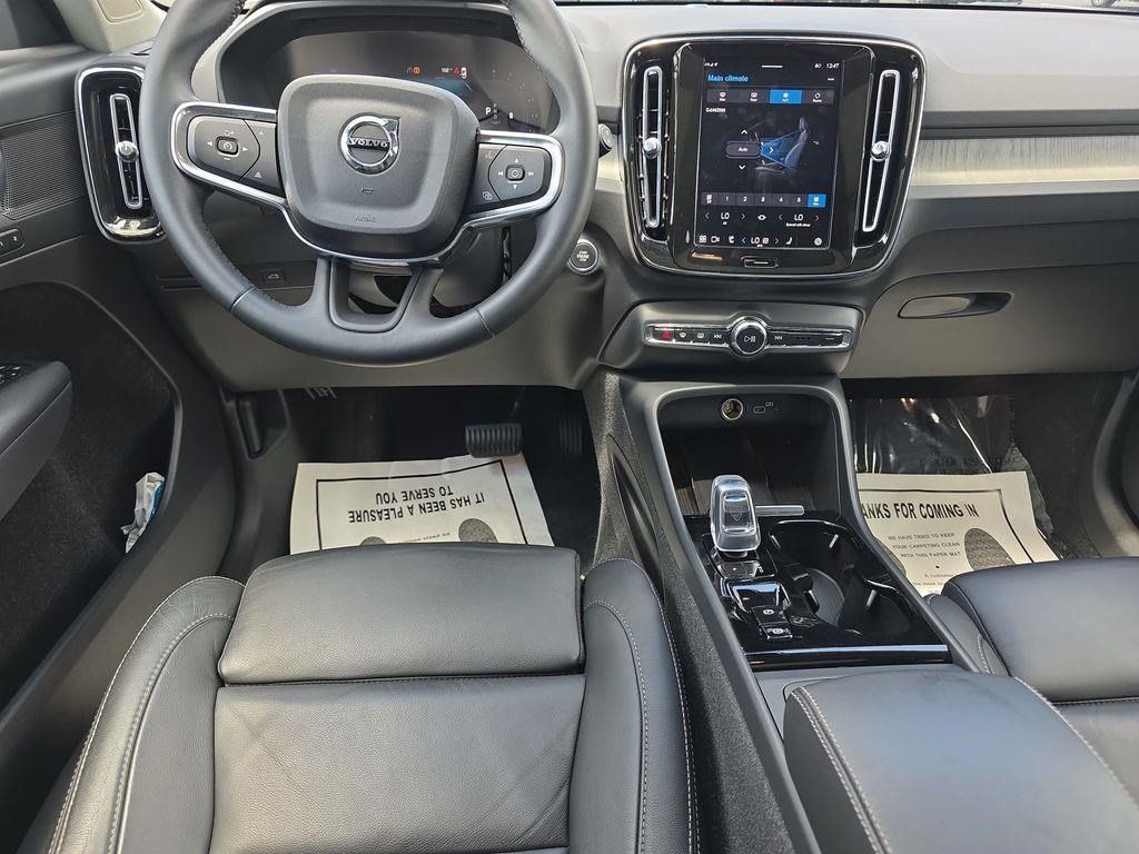 Used 2023 Volvo XC40 B5 Plus w/ Driver Assist Package AWD/4WD image 17