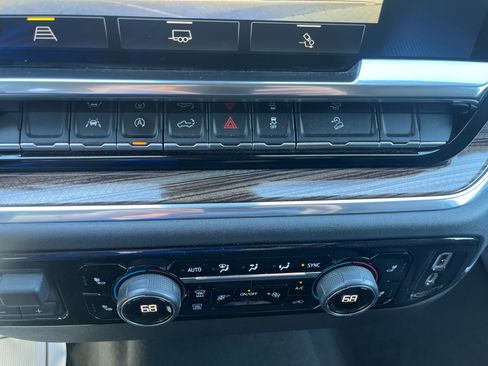 Used 2022 Chevrolet Silverado 1500 LT AWD/4WD image 25