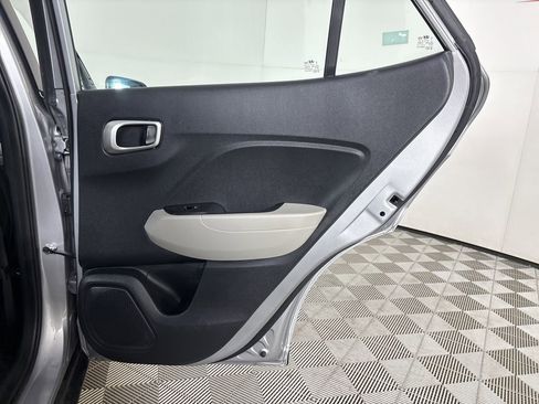 Used 2025 Hyundai Venue SEL FWD image 25