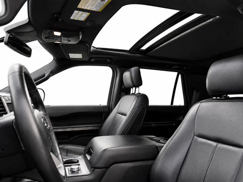 Used 2019 Ford Expedition XLT w/ Equipment Group 202A AWD/4WD image 13