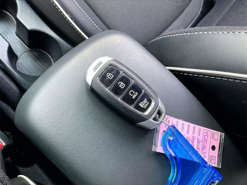 Used 2024 Hyundai Venue Limited image 26