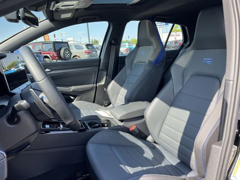 Used 2026 Volkswagen Golf AWD/4WD image 21