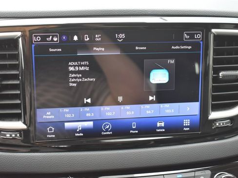 Used 2023 Chrysler Pacifica Touring-L FWD image 25