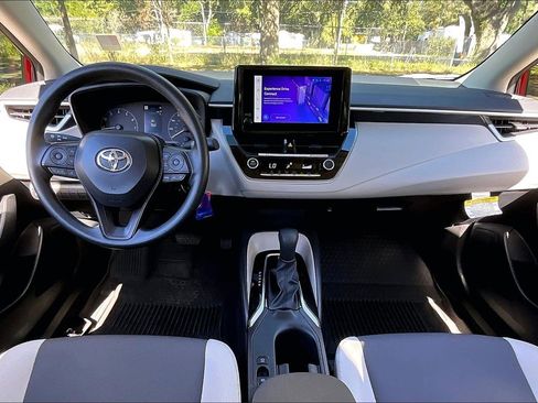Used 2025 Toyota Corolla LE image 7