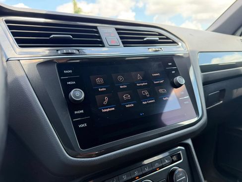 Used 2018 Volkswagen Tiguan SEL Premium w/ R-Line Package FWD image 13