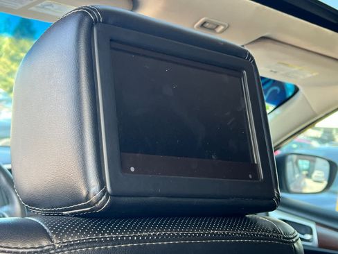 Used 2018 Nissan Pathfinder Platinum FWD image 17