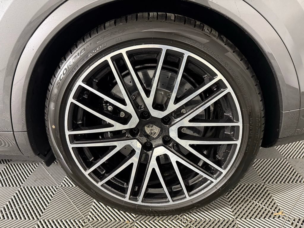 Certified 2026 Porsche Cayenne Turbo AWD/4WD image 12