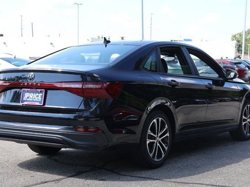 Used 2025 Volkswagen Jetta Sport FWD image 5