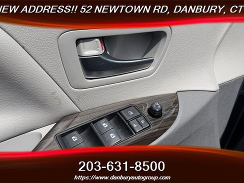 Used 2019 Toyota Sienna XLE Premium AWD/4WD image 12