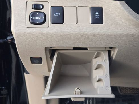 Used 2011 Toyota Venza AWD w/ Premium Pkg #2 image 29