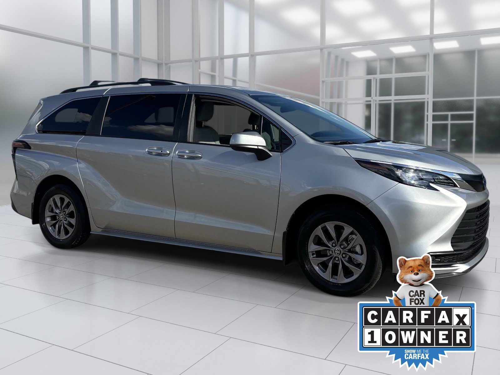 Used 2025 Toyota Sienna LE AWD/4WD image 8