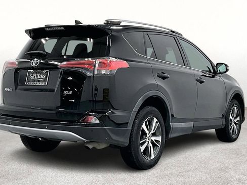 Used 2018 Toyota RAV4 XLE image 2