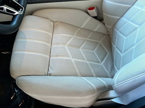 Certified 2025 BMW 760i xDrive image 20