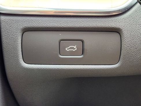 New 2026 Volvo XC60 B5 Plus w/ Climate Package AWD/4WD image 12