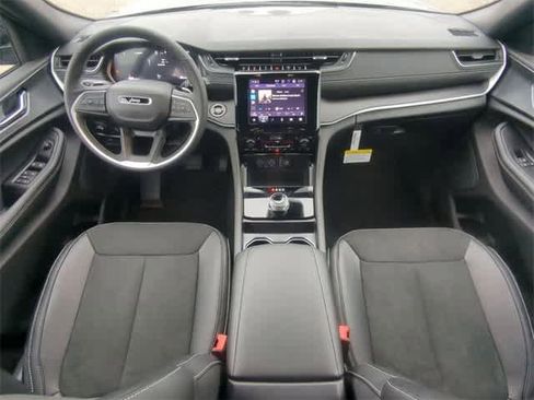 New 2025 Jeep Grand Cherokee Altitude image 15