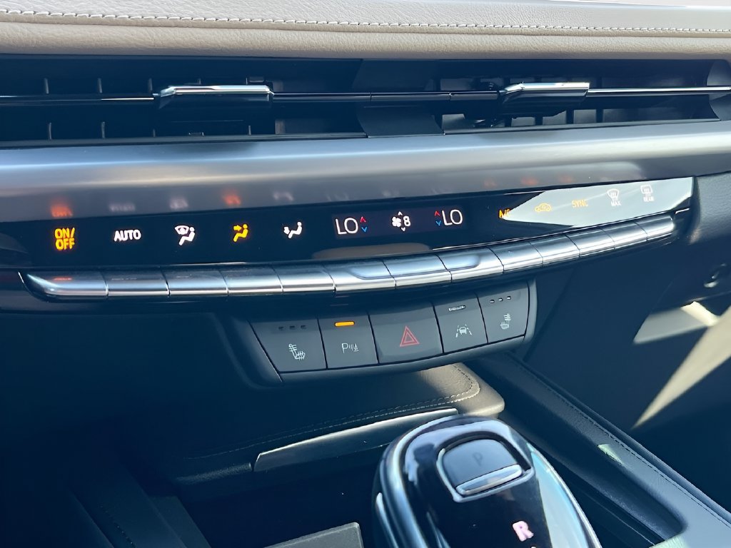 Used 2024 Cadillac XT4 Premium Luxury w/ Cold Weather Package FWD image 15