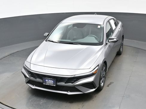 Certified 2025 Hyundai Elantra Sport image 39