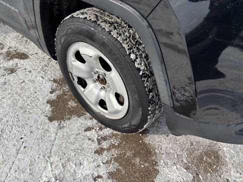 Used 2016 Jeep Cherokee Sport w/ Cold Weather Group image 9