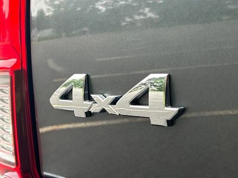 Used 2019 Toyota Tacoma SR5 AWD/4WD image 15