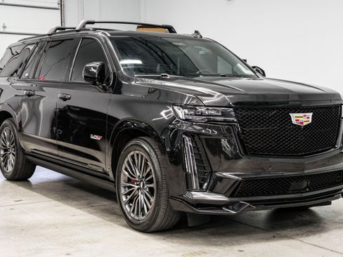 Used 2024 Cadillac Escalade ESV V w/ LPO, Floor Liner Package AWD/4WD image 3