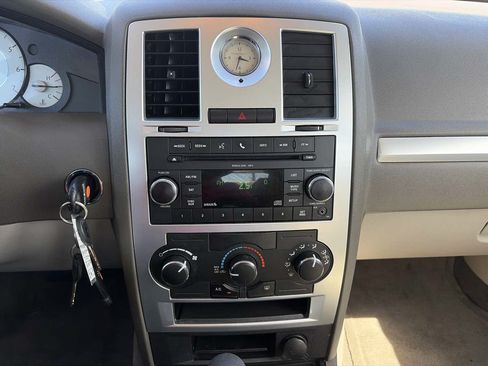 Used 2010 Chrysler 300 Touring RWD image 36