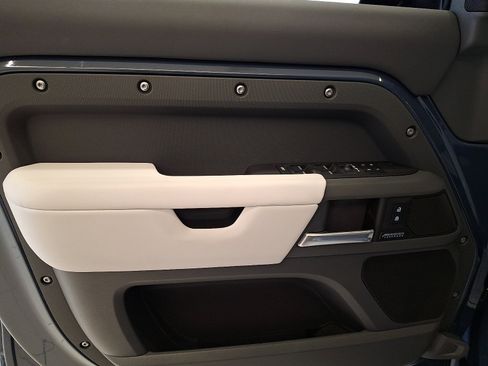 New 2026 Land Rover Defender 110 X-Dynamic SE image 10