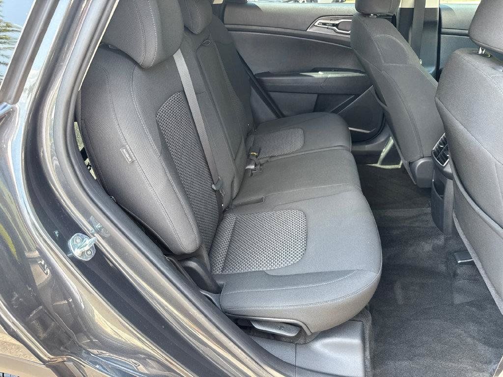 Used 2024 Kia Sportage LX AWD/4WD image 15
