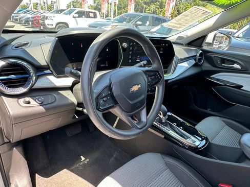 Used 2024 Chevrolet Trax LT FWD image 23